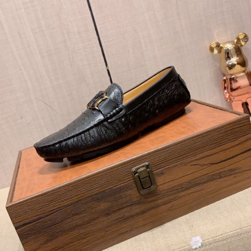 G*u*i leather shoes